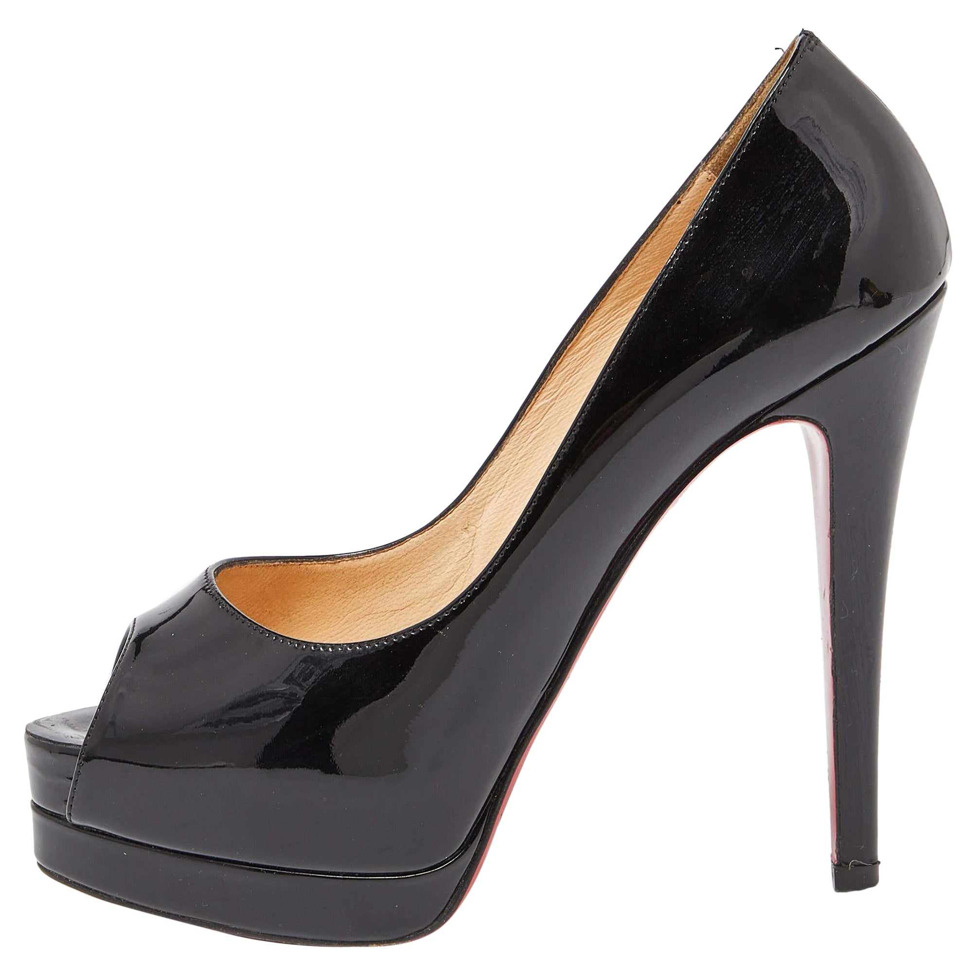 Christian Louboutin Bombas Altadama de charol negro Talla 36.5