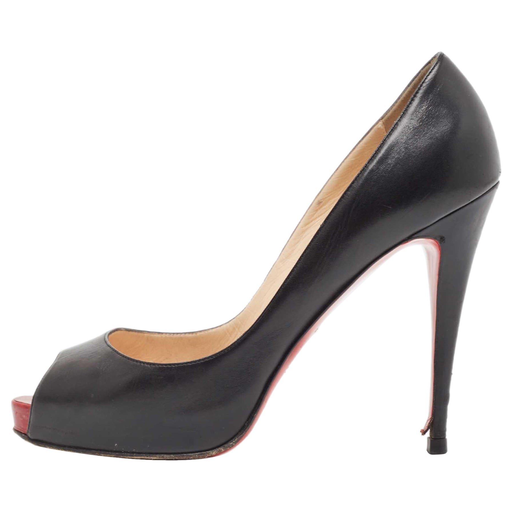 Christian Louboutin Bombas de cuero negro Very Prive Talla 40