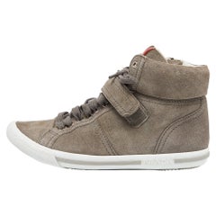 Baskets montantes Prada Sport en daim gris, taille 36