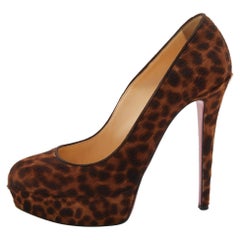 Christian Louboutin Bombas de plataforma Bianca de pelo de becerro con estampado de leopardo Talla 37.5