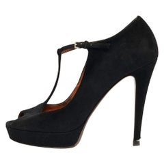 Gucci Black Suede Betty T-Strap Pumps Size 39.5
