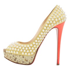 Christian Louboutin Bombas Lady Peep Spikes de ante amarillo Talla 37.5