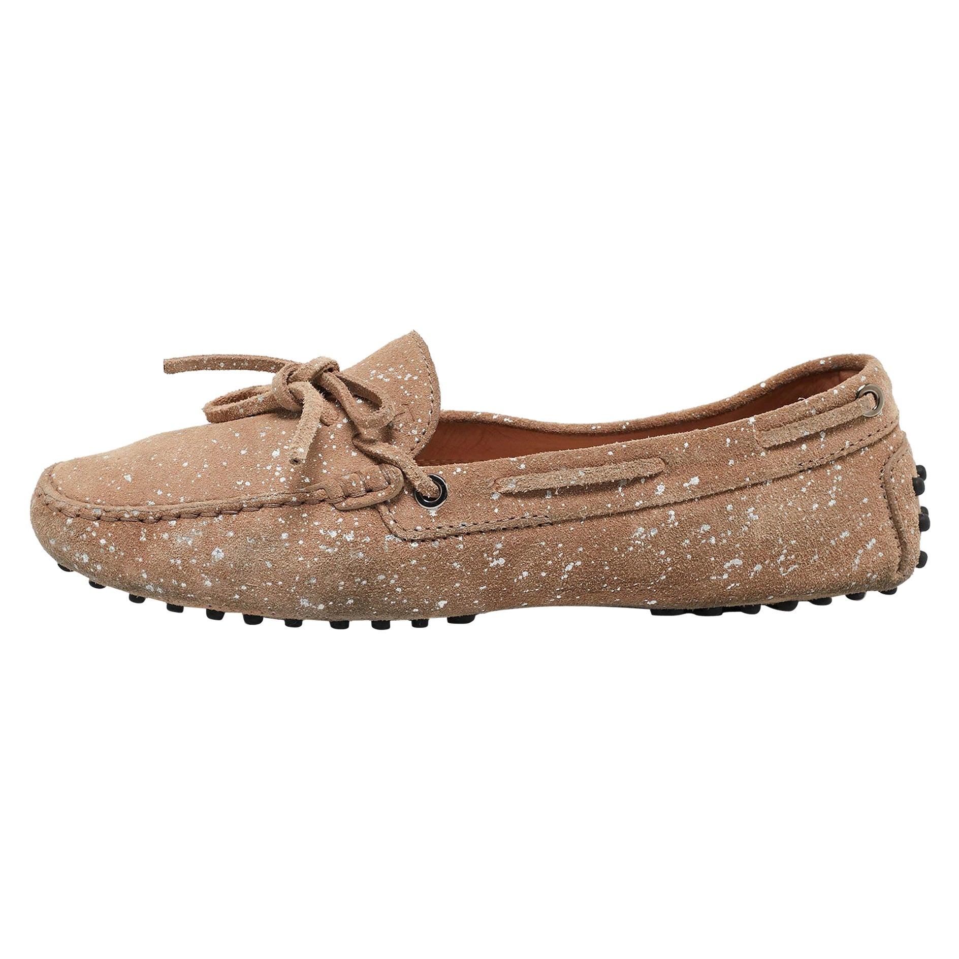Tod's Beige Suede And Silver Paint Spot Bow Loafers Size 38.5 For Sale