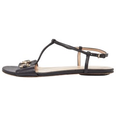 Gucci Sandali piatti con cinturino a T in pelle nera taglia 36