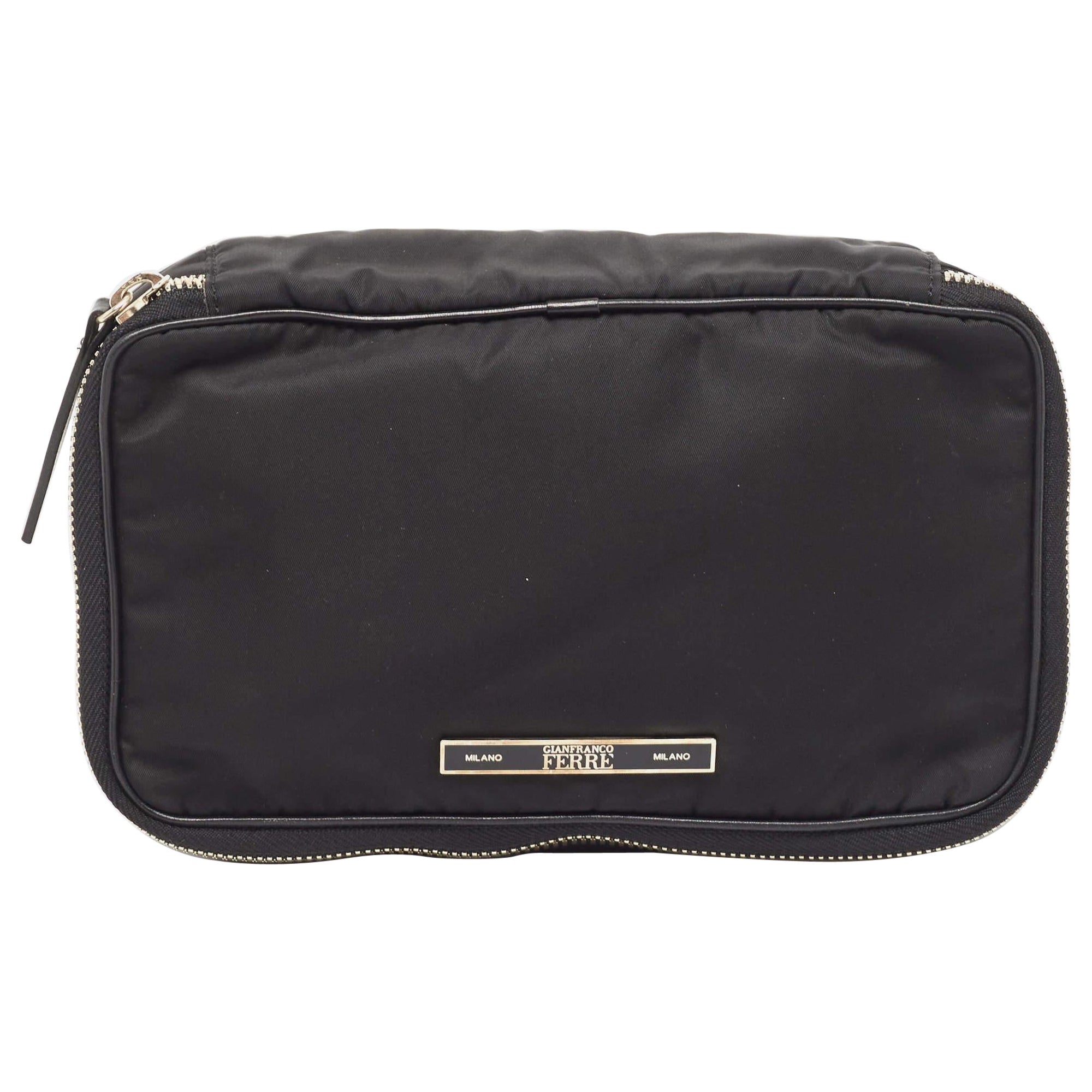 Gianfranco Ferre Pochette zippée en toile noire en vente