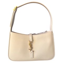 Hobo Tasche von Yves Saint Laurent Le 5 à 7 Creme Weißes Leder Standardgröße