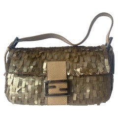 Fendi Baguette en lentejuelas doradas y piel de pitón
