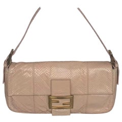 Fendi sac à bandoulière baguette rose nude en cuir python