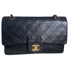 Chanel Classic Flap Vintage en cuir d'agneau noir avec accessoires en or 24k