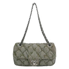 Chanel Classic Flap 2011 Borsa a fisarmonica trapuntata in nylon a bolle d'aria Grigio