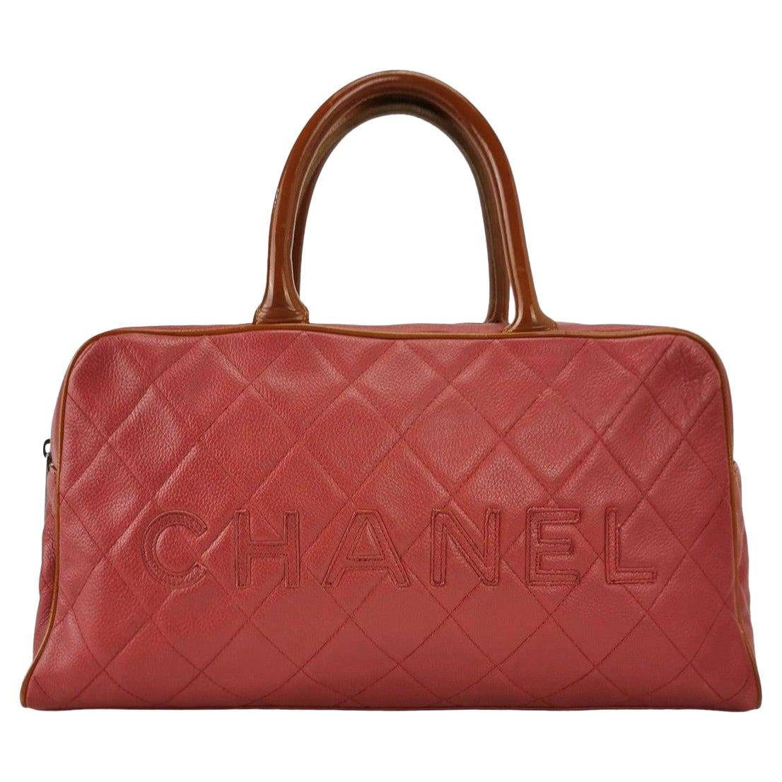 CHANEL Bolso bombín grande acolchado Caviar Rojo en venta