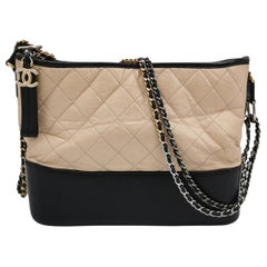 Chanel Gabrielle Hobo 2019 Bolso Crossbody mediano de piel beige y negro