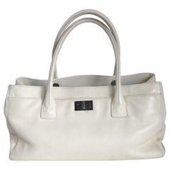 Chanel Cerf Ejecutivo Este Oeste Bolso Pequeño Piel Caviar Blanco