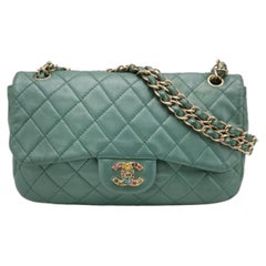 Chanel Classic Flap 2011 Grande Verde Teal Gema CC Cierre giratorio