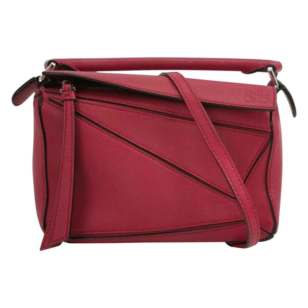 How do I carry a Loewe puzzle bag?