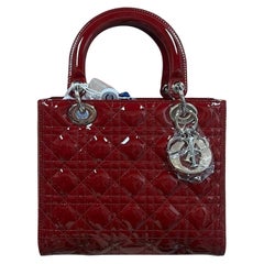 Lady Dior 2017 Borsa media in pelle verniciata borgogna con tracolla regolabile