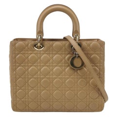 Lady Dior grand sac en cuir d'agneau beige cannage