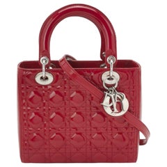 Lady Dior Bolso mediano de charol rojo burdeos Herrajes plateados