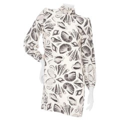 Alexander McQueen - Vestito in Crêpe de Chine con stampa di conchiglie e cravatta con sciarpa (Resort 2019)