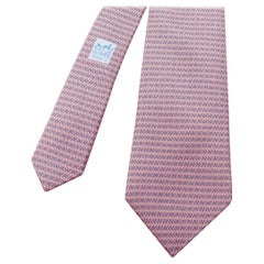 Cravatta HERMES rosa blu lavanda 100% seta con logo H stampato a zig zag