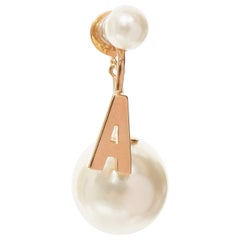 DIOR Tribales métal doré Lettre A fausse perle boucle d'oreille pendante simple