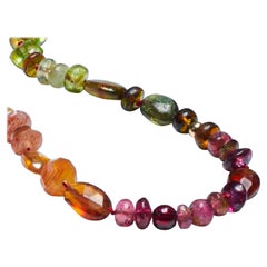 Mehrfarbige Saphir- und äthiopischer Opal-Perlenkette mit Turmalin aus 14 Karat Gold