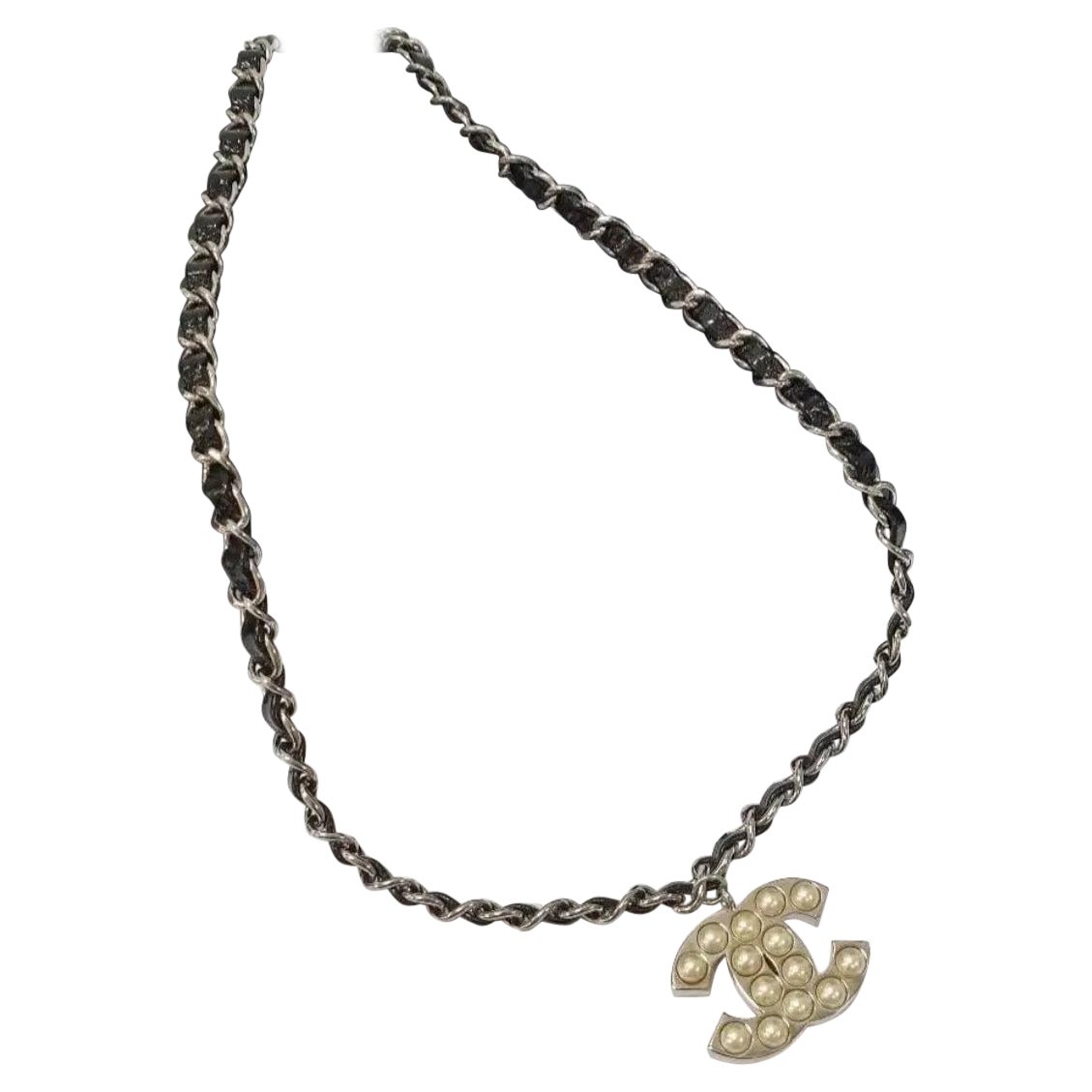 Collana con ciondolo di perle a catena nera di Chanel in vendita