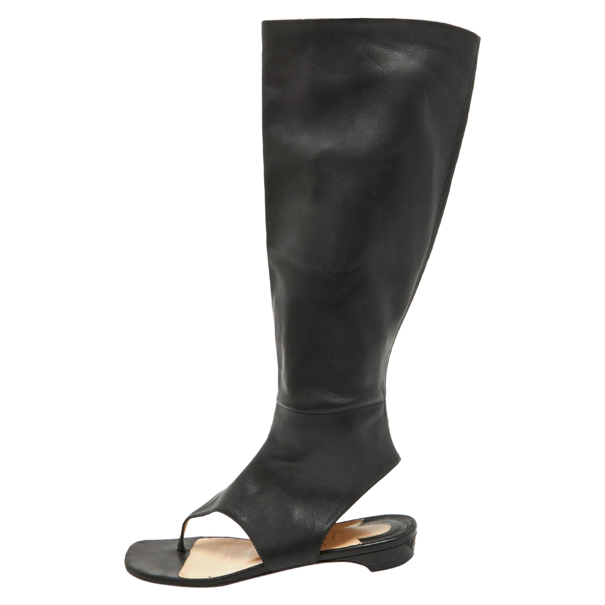 Christian Louboutin Sandali al ginocchio piatti in pelle nera di sabbia misura 37