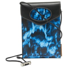 Burberry Blu/Nero Stampa mimetica in pelle con tasca per il telefono e borsa a tracolla