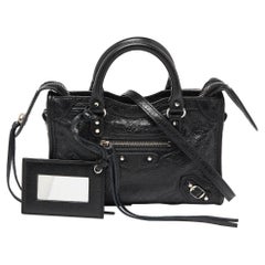 Balenciaga Nano Classic City Bag aus schwarzem Leder