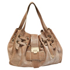Jimmy Choo Ramona Tote aus schimmerndem Wildleder in Dunkelbeige/Silber