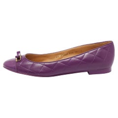 Salvatore Ferragamo - Ballerines violettes matelassées en cuir et verni avec nœud papillon, taille 40,5
