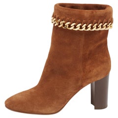 Casadei Botines de ante marrón con detalle de cadena Talla 37