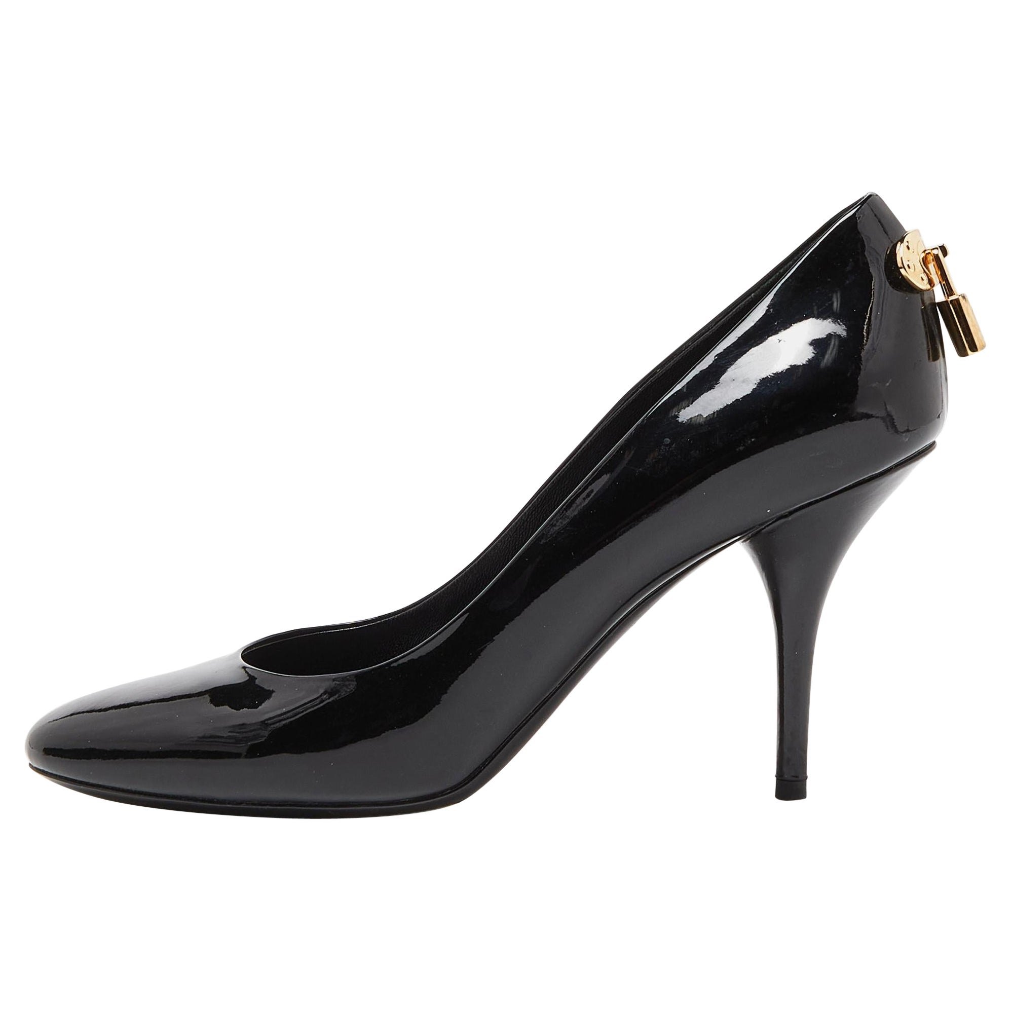 Louis Vuitton Black Patent Leather Lock It Round Toe Pumps Size 38 For Sale