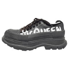 Alexander McQueen Zapatillas de piel negra con banda de rodadura talla 40