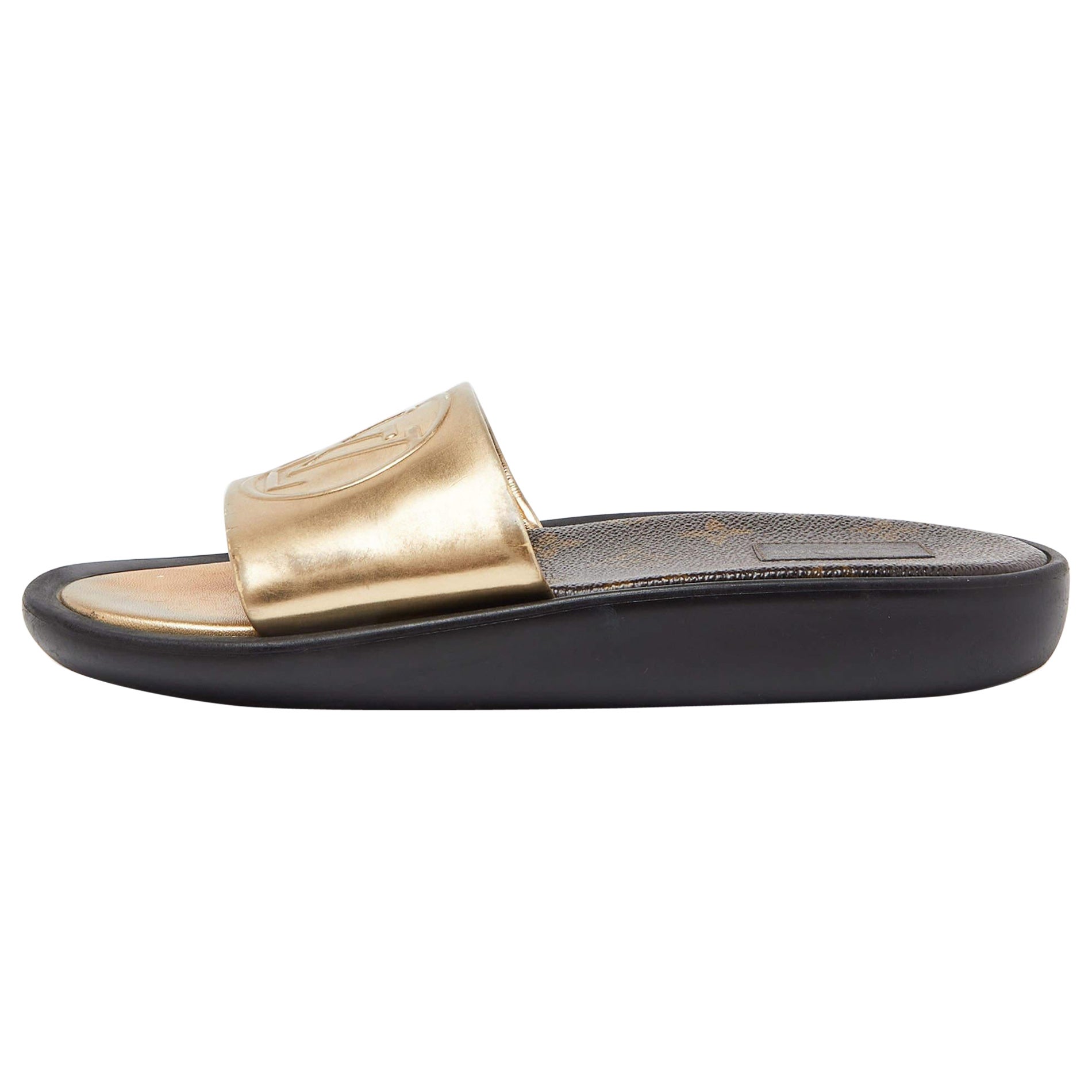 Louis Vuitton Gold Leather Sunbath Flat Slides Size 36 For Sale