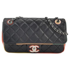 Chanel Timeless Classic Flap Piel de Cordero Plexiglás Acolchado Cuba Mediana Color Negro