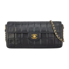 Chanel East West Chocolate Bar in pelle nera
