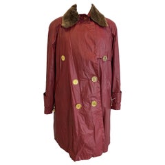 Gianfranco Ferré colección Fourrures chaqueta burdeos
Modelo de trinchera.