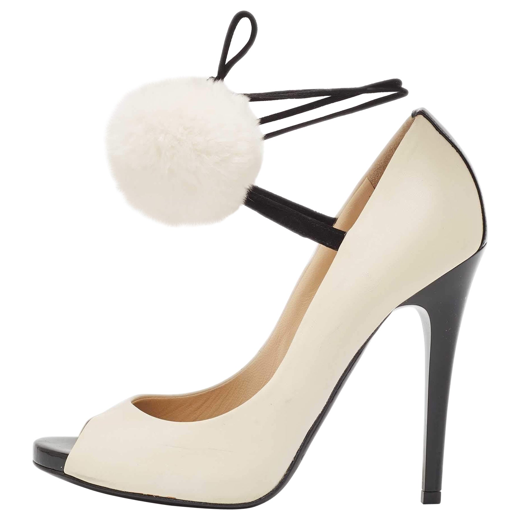 Jimmy Choo Off White Pelle Pom Pom Ankle Tie Peep Toe Pumps Taglia 37.5 in vendita