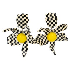 Kaso pendants d'oreilles à fleurs massives noires et blanches