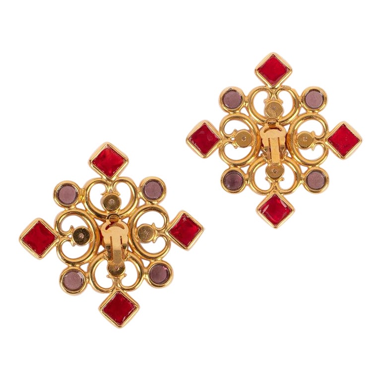 Jacques Fath Golden Metal Earrings with Pink and Red Glass Paste Cabochons For Sale