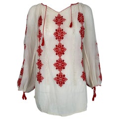 Blusa campesina húngara vintage de los años 60 de gasa roja y blanca bordada a mano