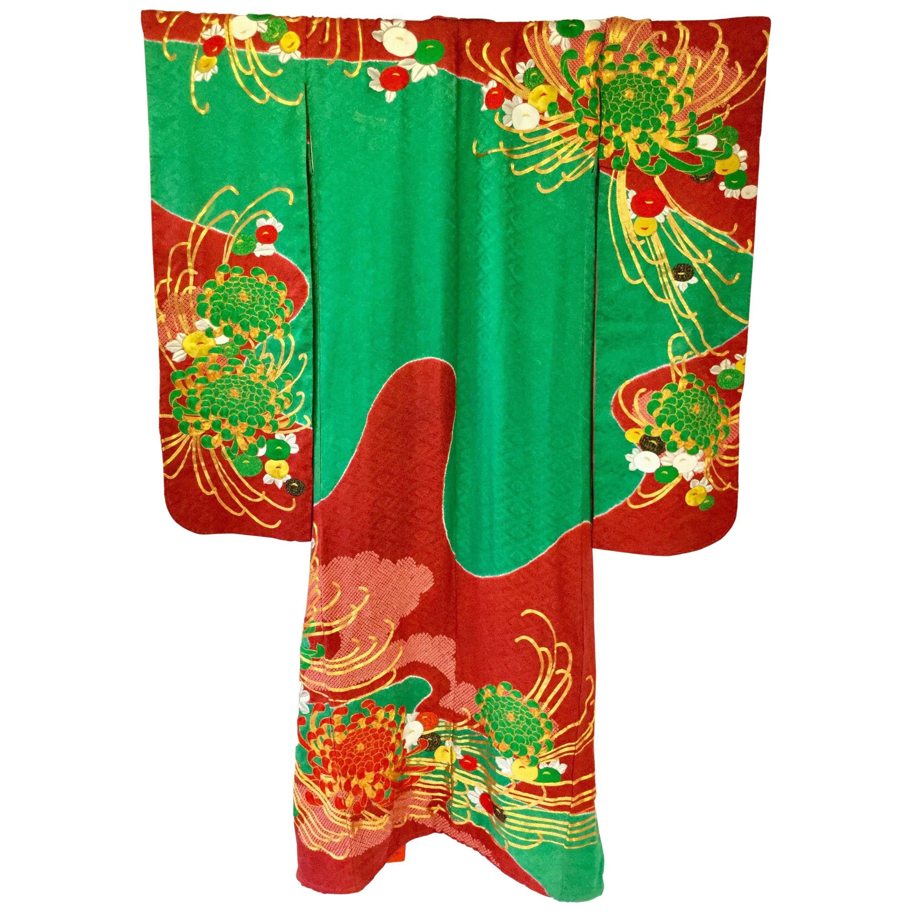 Vintage Japanese Red and Green SHibori Dye Uchikake Kimono with Gold Chrysanthem For Sale