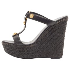 Versace - Sandali con zeppa in pelle nera con decorazioni - Taglia 37
