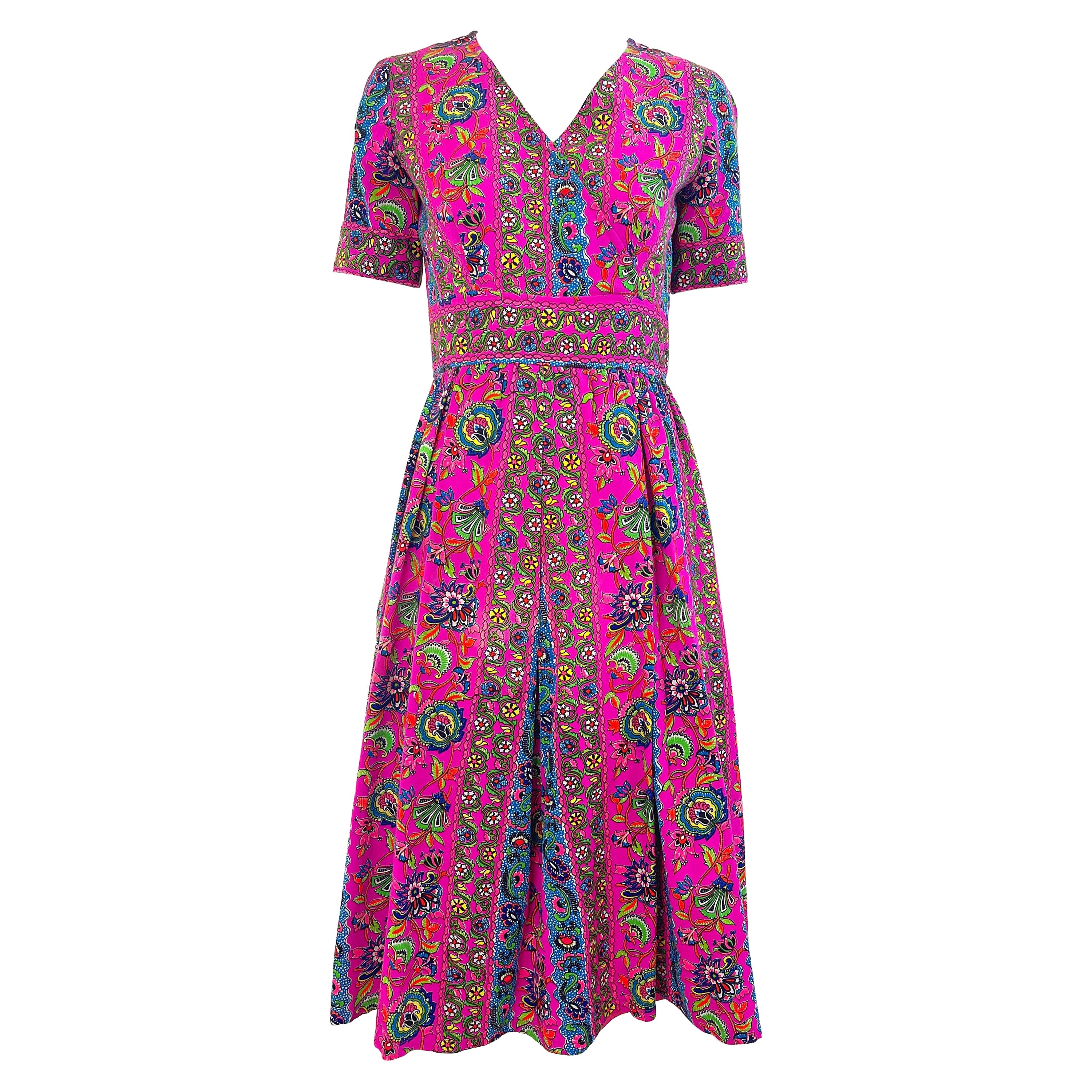Frühe 1970er Heißes rosafarbenes Vintage 70er A-Linien-Kleid aus Baumwolle mit buntem Paisleymuster