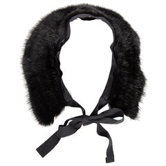 Prada Cuello con Lazo de Piel Negro