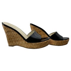 Prada Mule à talon compensé en cuir verni noir - Portée une fois