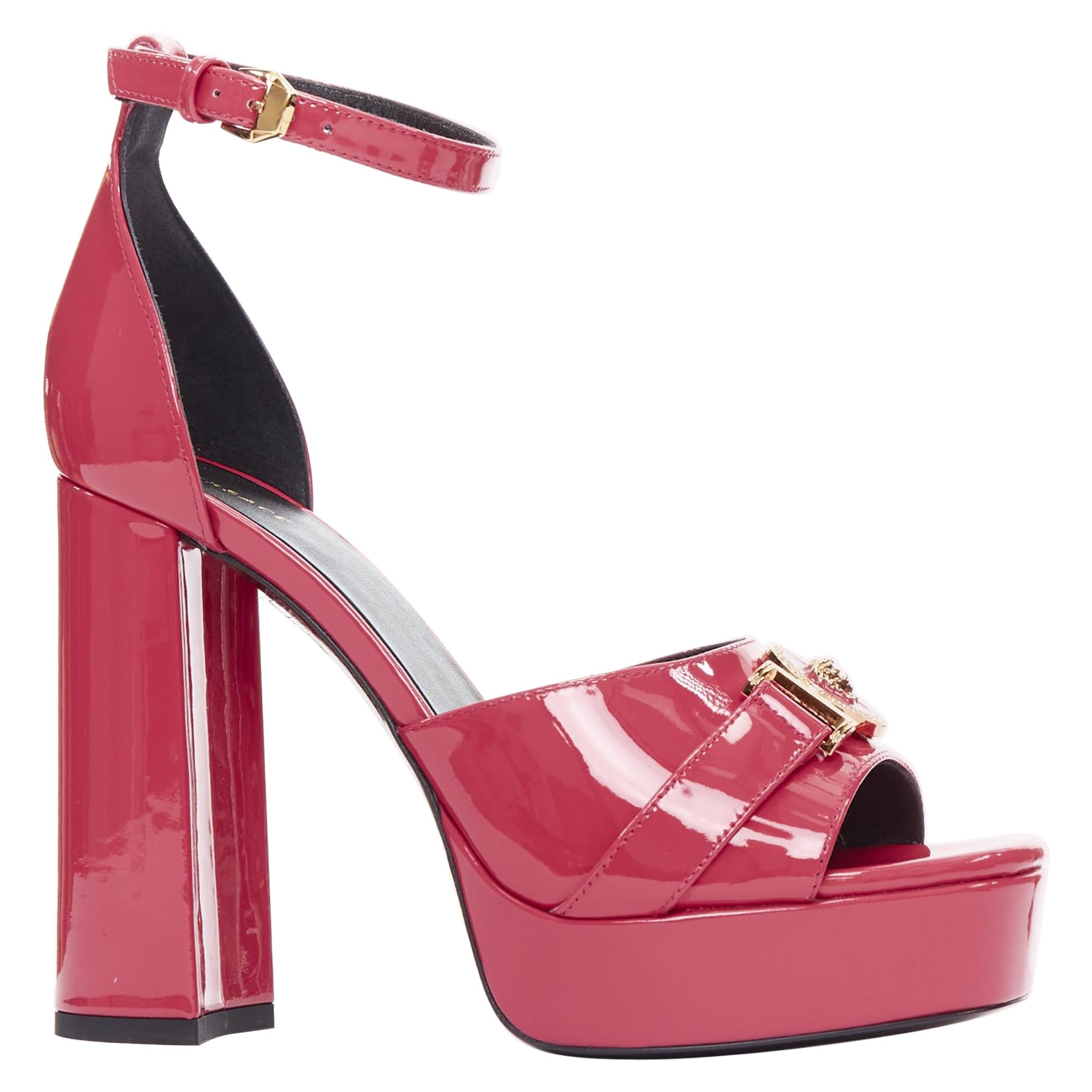 VERSACE Tribute fuschia rosa patent Medusa emblem offene Plateausandalen EU41
