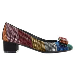 SALVATORE FERRAGAMO Vara Regenbogen Kristall Strass Schleife klobige Kitten Pump EU34